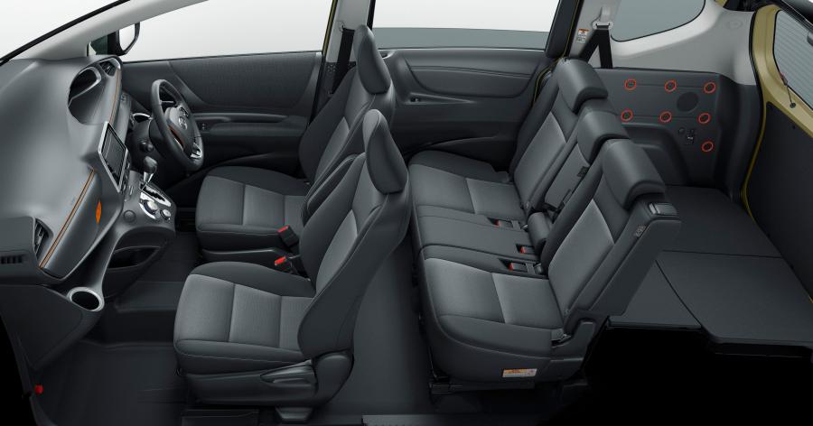 Интерьер Toyota Sienta Funbase G 2018 года  (фото 2 из 7)